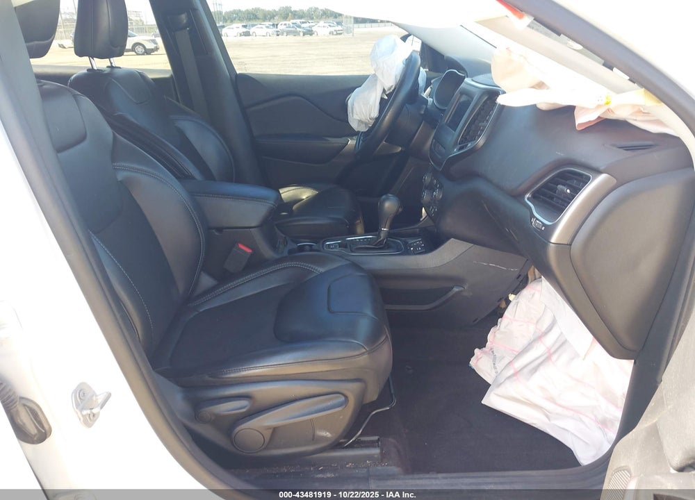 2019 JEEP CHEROKEE LATITUDE PLUS FWD VIN: 1C4PJLLB7KD154193