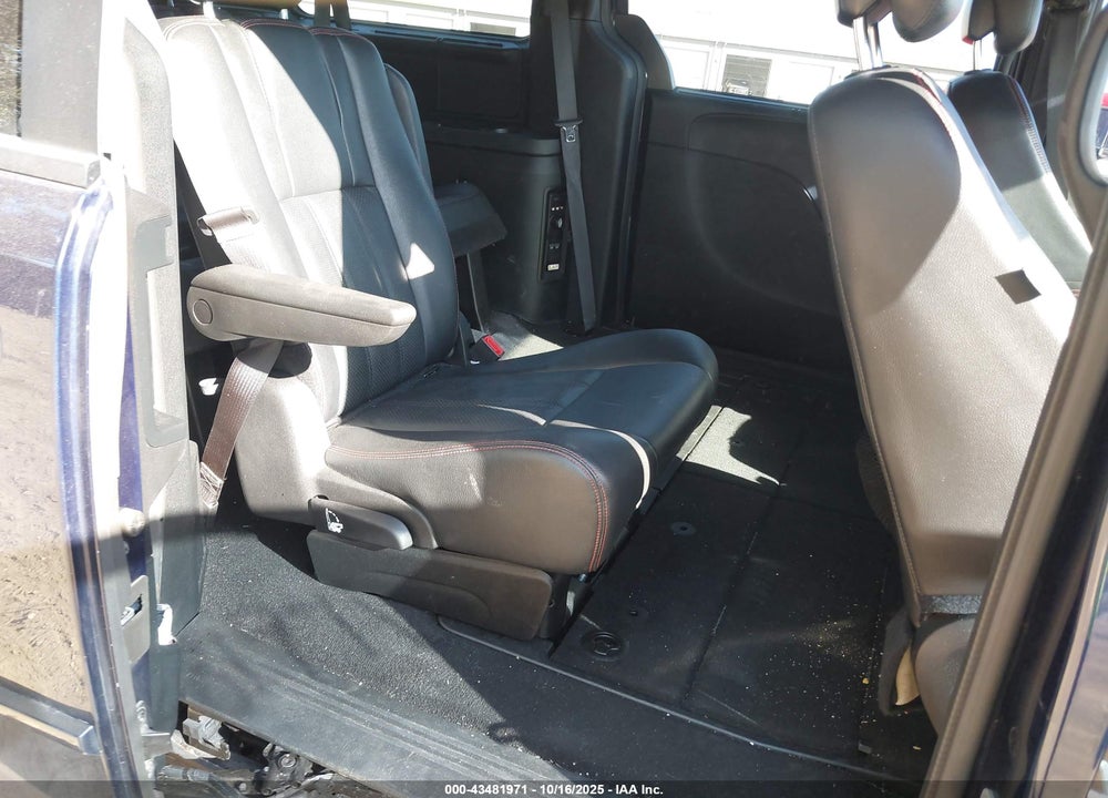 2016 DODGE GRAND CARAVAN R/T VIN: 2C4RDGEGXGR140793