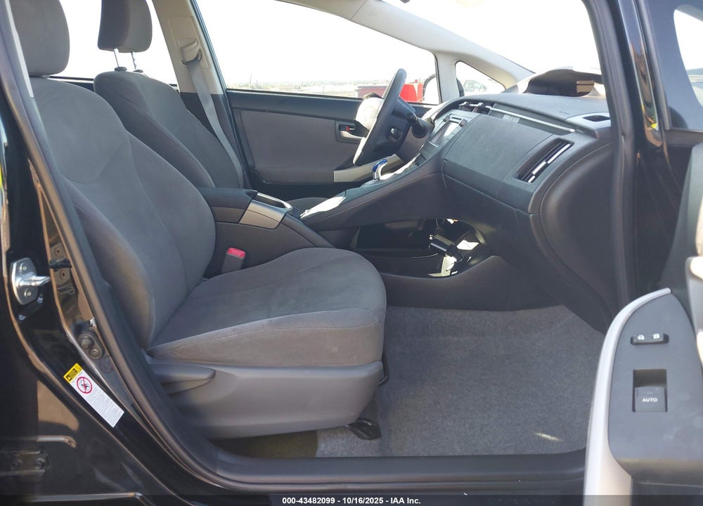2013 TOYOTA PRIUS TWO VIN: JTDKN3DU2D5608541