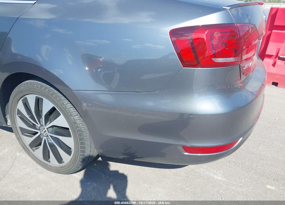 2014 VOLKSWAGEN JETTA HYBRID SEL PREMIUM VIN: 3VW637AJ0EM210827