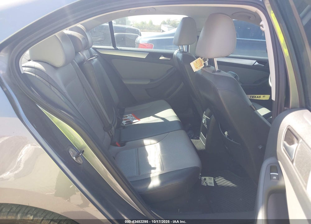 2014 VOLKSWAGEN JETTA HYBRID SEL PREMIUM VIN: 3VW637AJ0EM210827