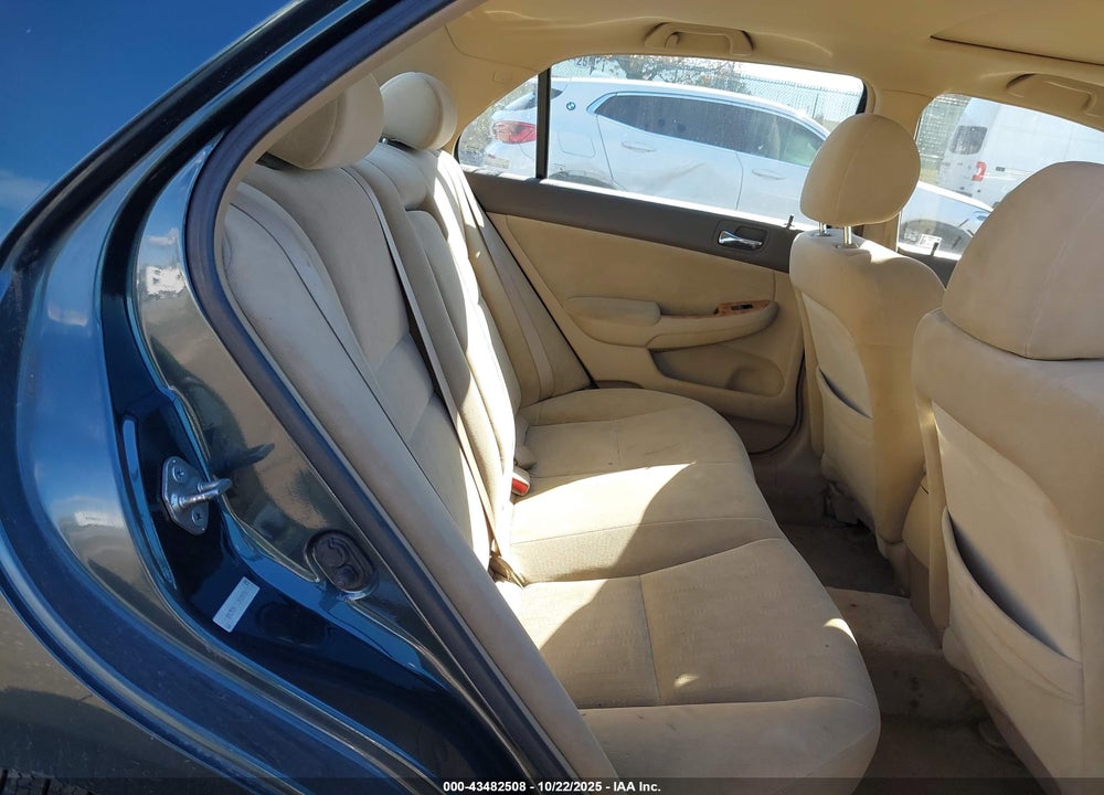 2005 HONDA ACCORD 2.4 EX VIN: 1HGCM56725A107685