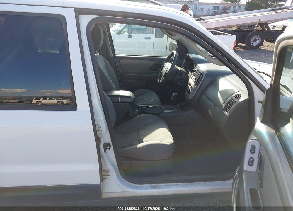 2006 FORD ESCAPE VIN: 1FMYU93196KC49308