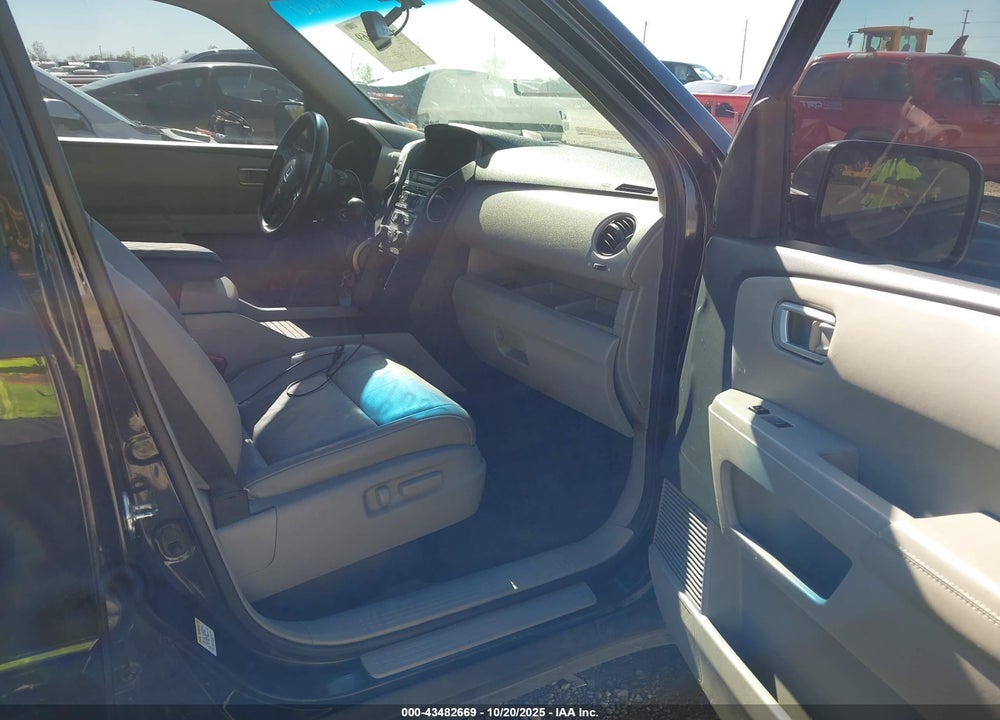 2015 HONDA PILOT VIN: 5FNYF4H58FB004347
