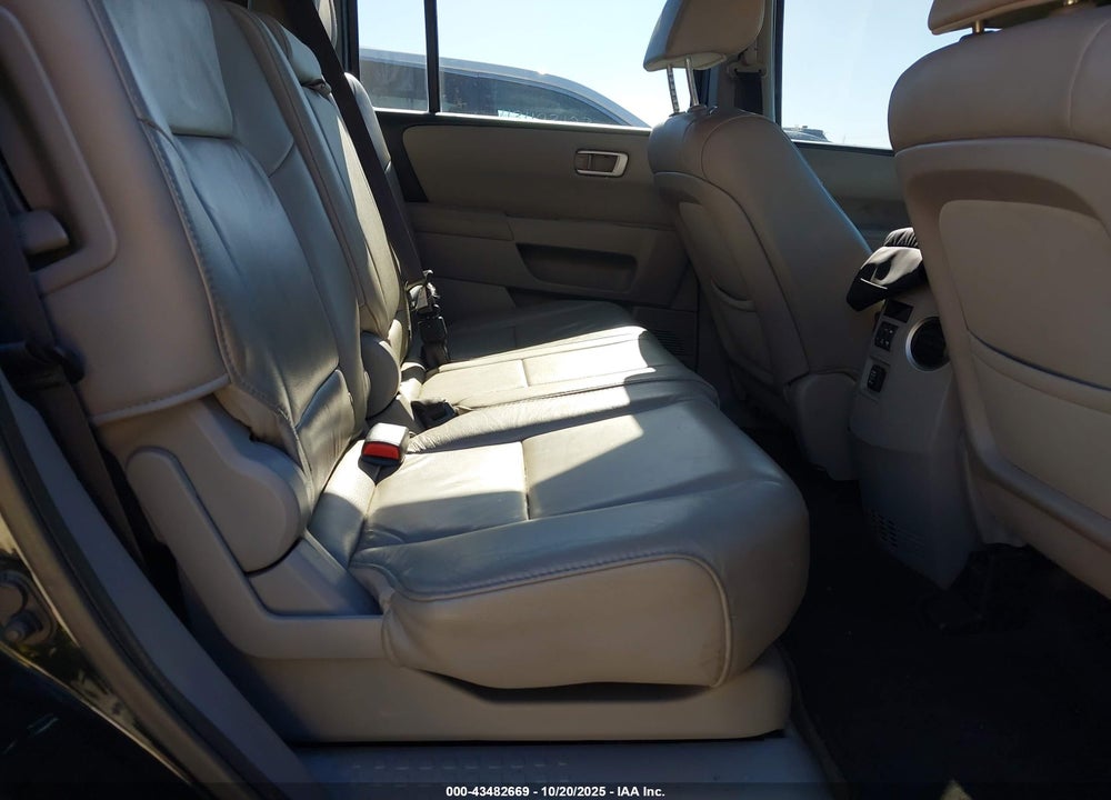 2015 HONDA PILOT VIN: 5FNYF4H58FB004347