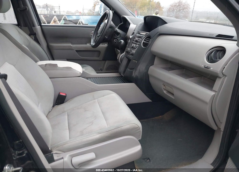 2015 HONDA PILOT LX VIN: 5FNYF4H23FB044454