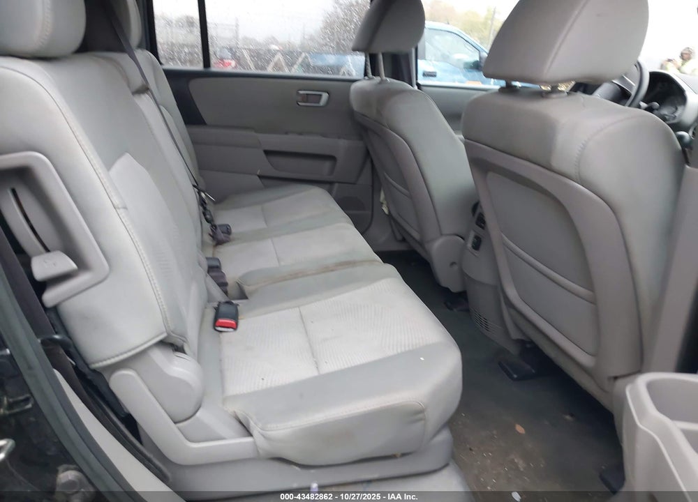 2015 HONDA PILOT LX VIN: 5FNYF4H23FB044454
