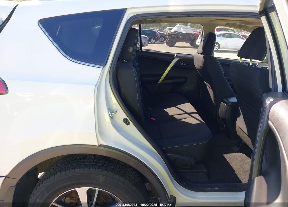 2017 TOYOTA RAV4 XLE VIN: JTMRFREV8HJ120455