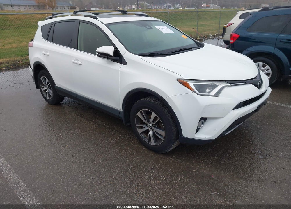 2017 TOYOTA RAV4 XLE VIN: JTMRFREV8HJ120455
