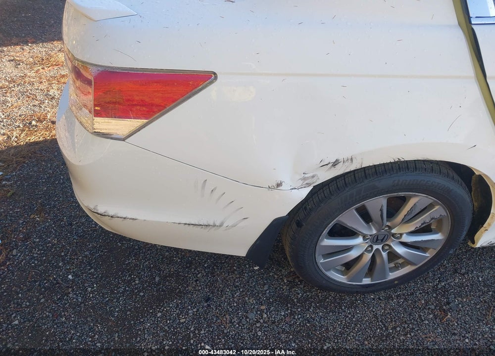2011 HONDA ACCORD VIN: 1HGCP2F89BA027746