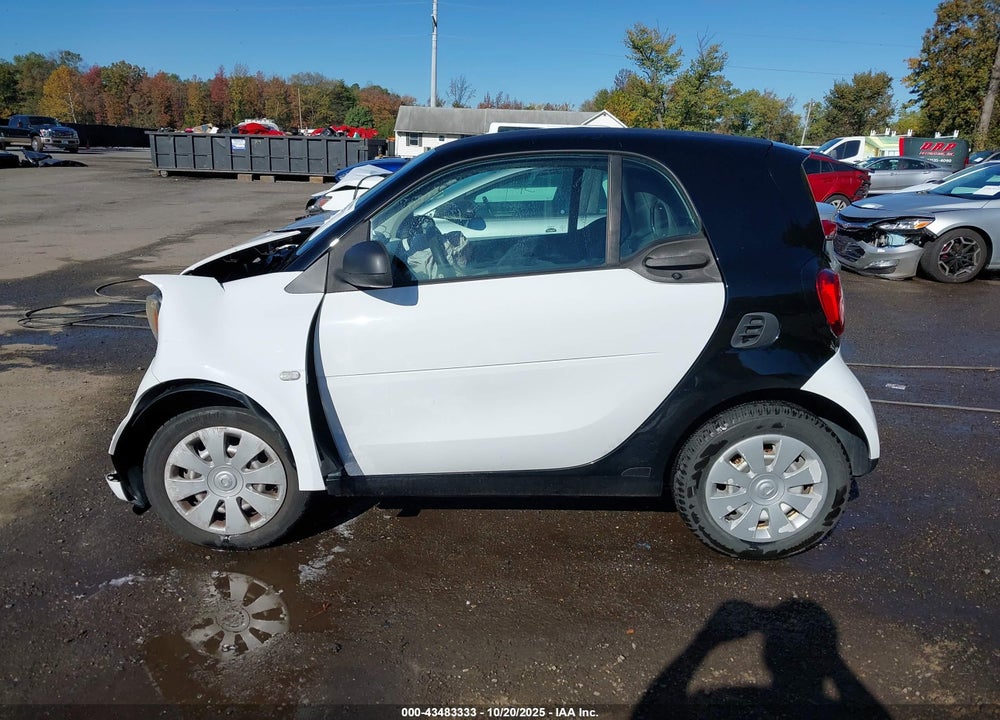 2016 SMART FORTWO VIN: WMEFJ5DA7GK056573