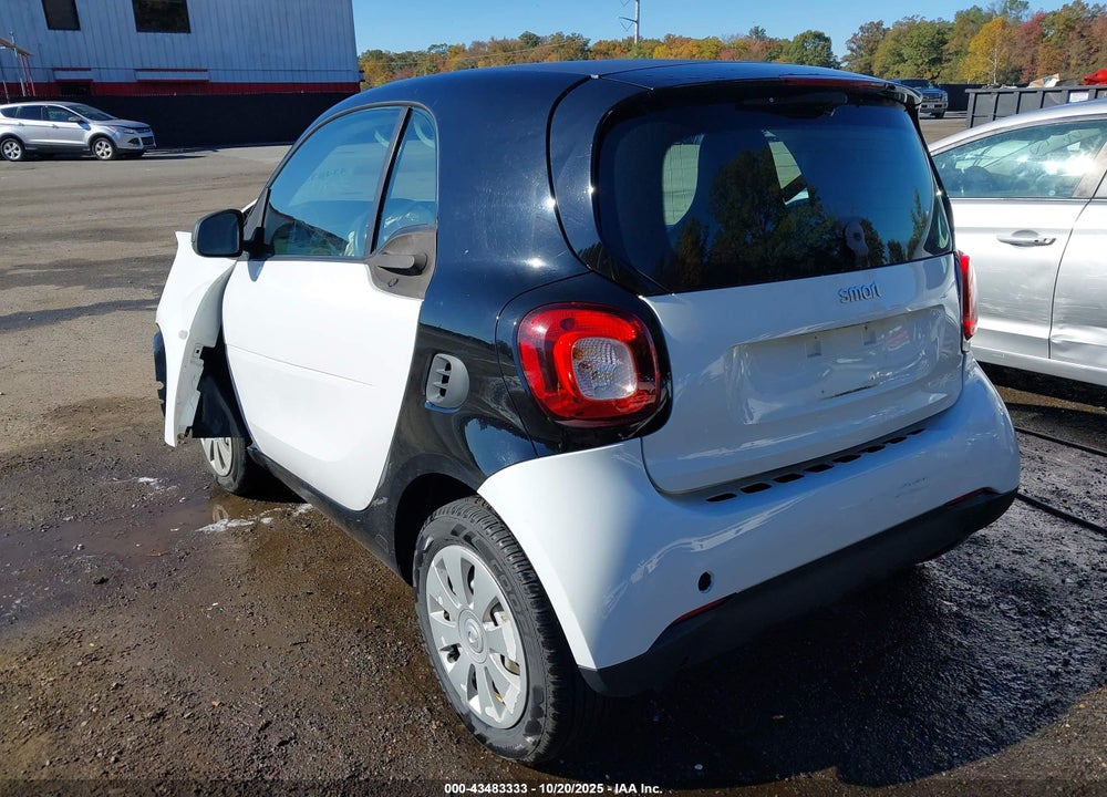 2016 SMART FORTWO VIN: WMEFJ5DA7GK056573