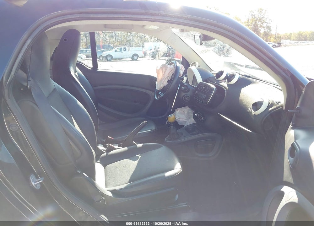2016 SMART FORTWO VIN: WMEFJ5DA7GK056573