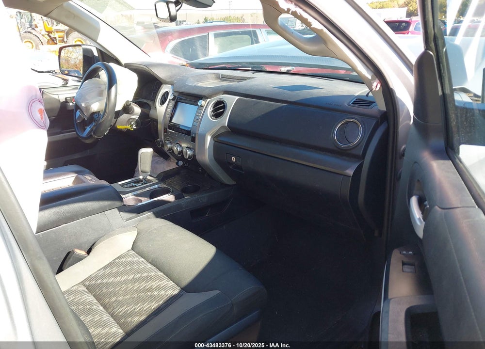 2018 TOYOTA TUNDRA SR5 5.7L V8 VIN: 5TFUW5F16JX770998