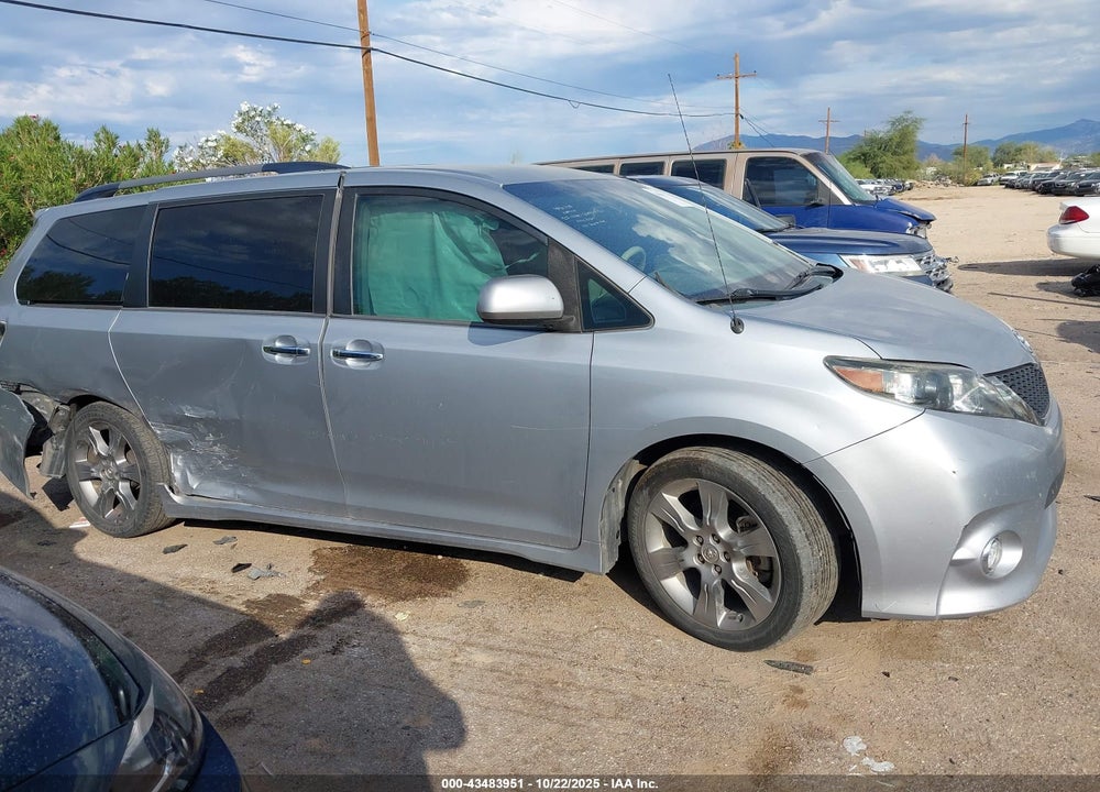 2014 TOYOTA SIENNA SE 8 PASSENGER VIN: 5TDXK3DC5ES463206