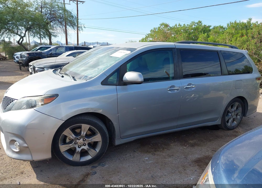 2014 TOYOTA SIENNA SE 8 PASSENGER VIN: 5TDXK3DC5ES463206