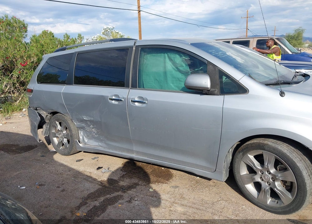 2014 TOYOTA SIENNA SE 8 PASSENGER VIN: 5TDXK3DC5ES463206