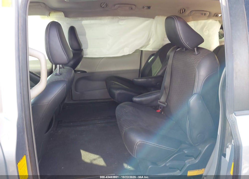 2014 TOYOTA SIENNA SE 8 PASSENGER VIN: 5TDXK3DC5ES463206