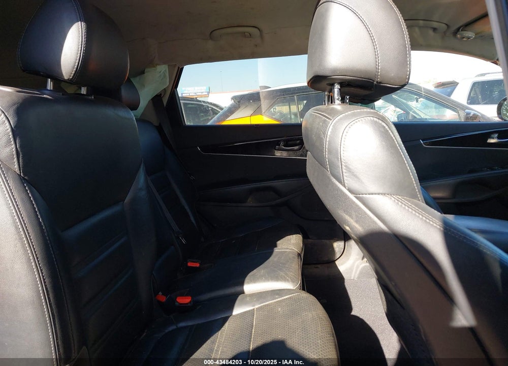 2017 KIA SORENTO 3.3L EX VIN: 5XYPH4A5XHG320375