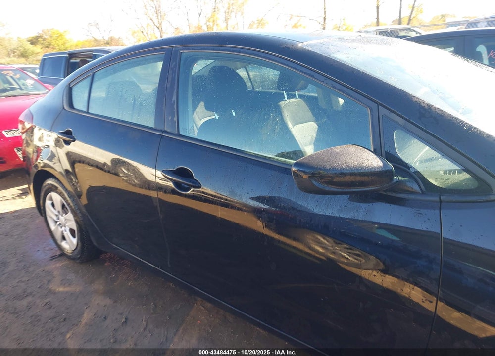 2017 KIA FORTE VIN: 3KPFK4A70HE055140
