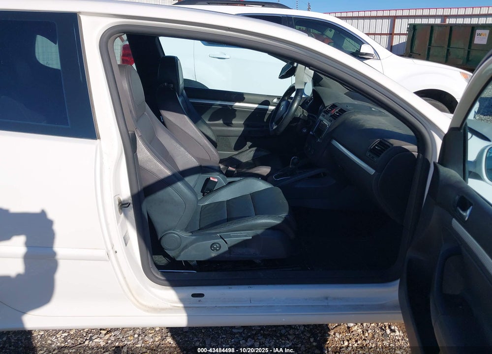2008 VOLKSWAGEN R32 VIN: WVWKC71K98W262049