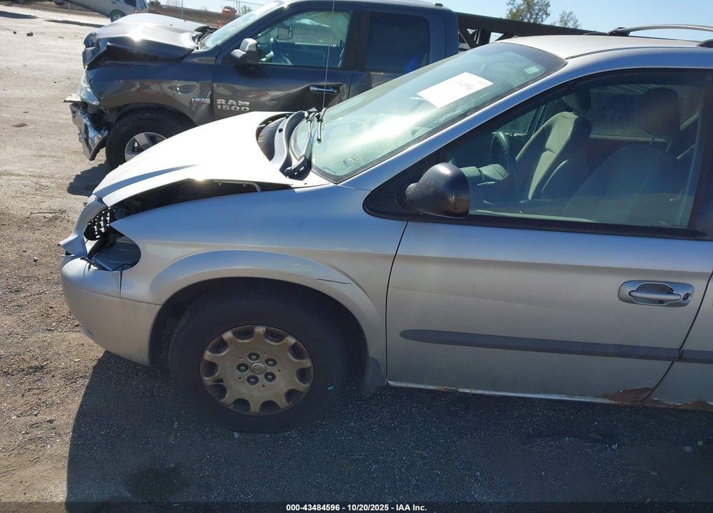 2003 CHRYSLER VOYAGER LX VIN: 1C4GJ45353B281954