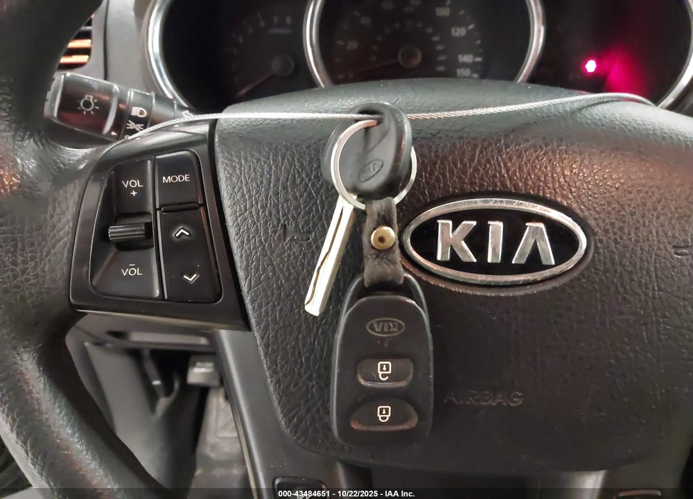 2012 KIA SORENTO LX VIN: 5XYKT3A64CG206862