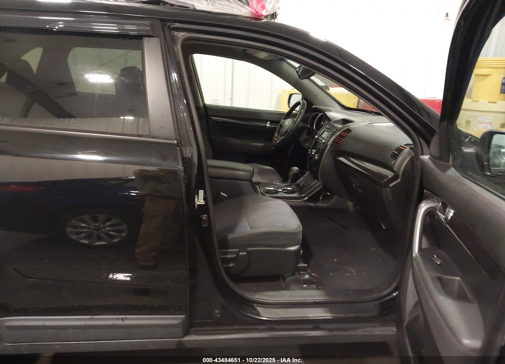 2012 KIA SORENTO LX VIN: 5XYKT3A64CG206862