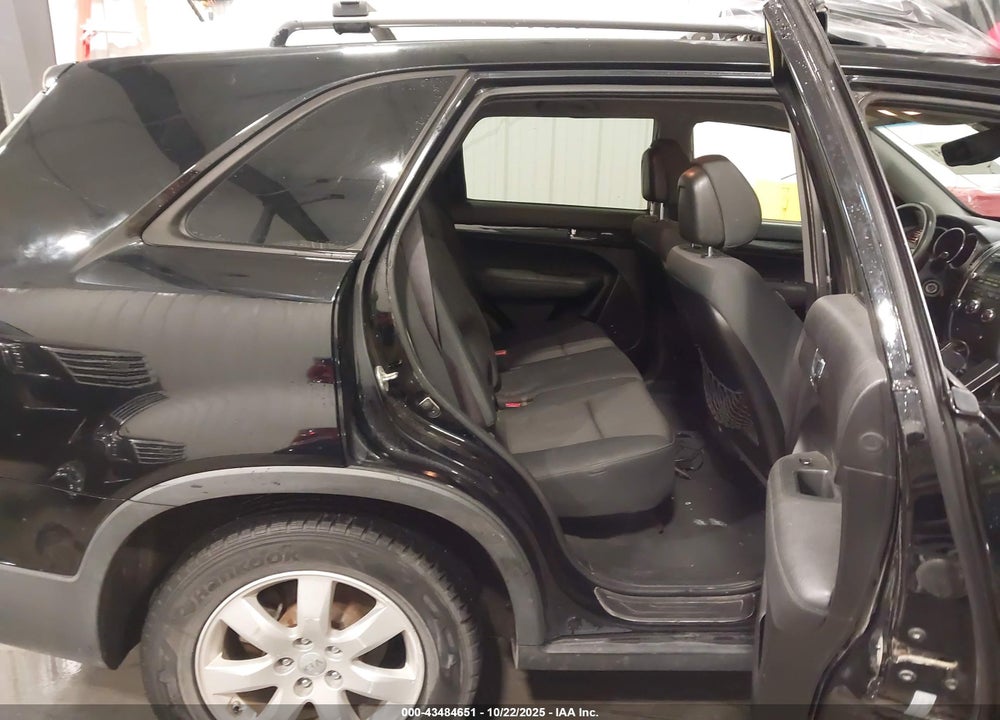 2012 KIA SORENTO LX VIN: 5XYKT3A64CG206862