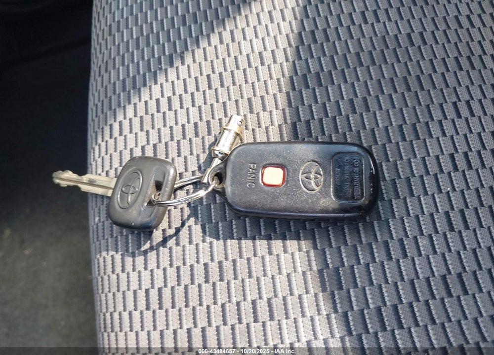 2005 TOYOTA RAV4 VIN: JTEHD20V650047518