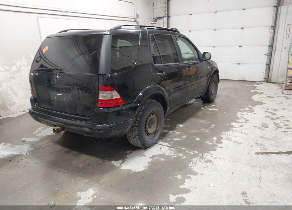2000 MERCEDES-BENZ ML 320 VIN: 4JGAB54E6YA173640