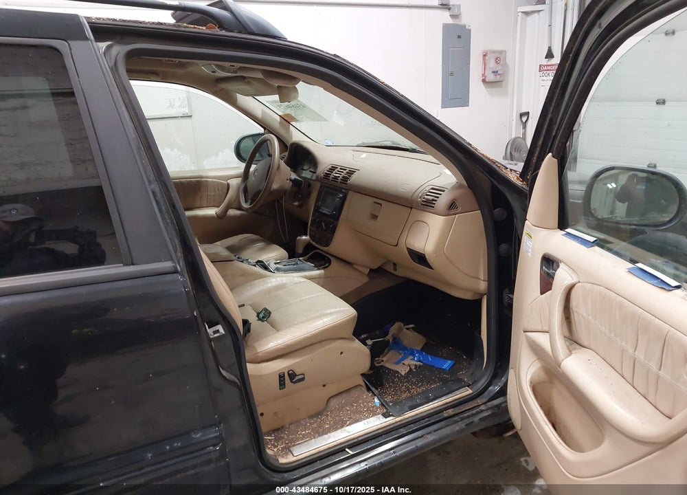 2000 MERCEDES-BENZ ML 320 VIN: 4JGAB54E6YA173640