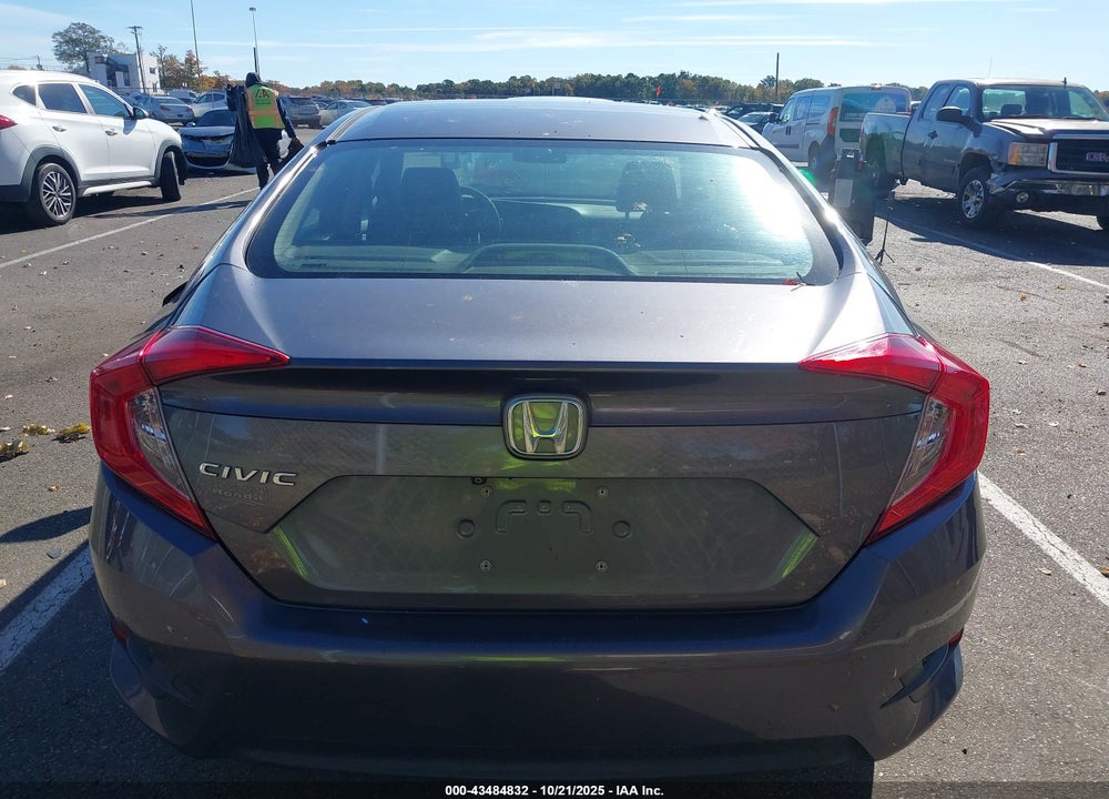 2018 HONDA CIVIC VIN: 2HGFC2F56JH526048