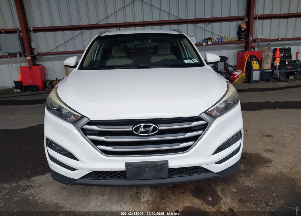 2017 HYUNDAI TUCSON SE VIN: KM8J3CA46HU266668