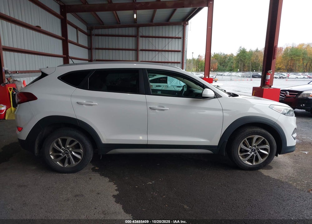 2017 HYUNDAI TUCSON SE VIN: KM8J3CA46HU266668