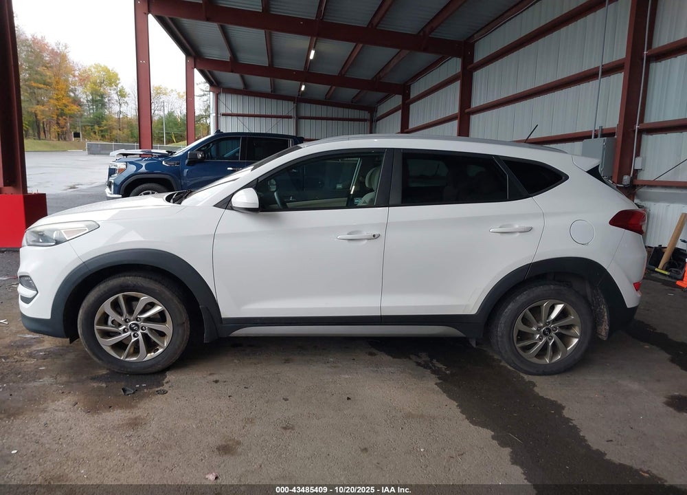 2017 HYUNDAI TUCSON SE VIN: KM8J3CA46HU266668