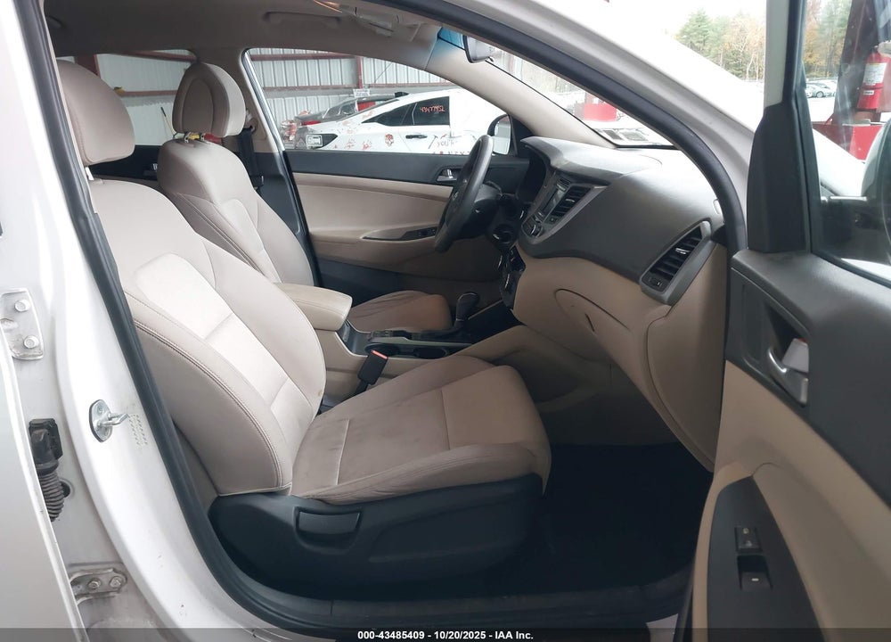 2017 HYUNDAI TUCSON SE VIN: KM8J3CA46HU266668