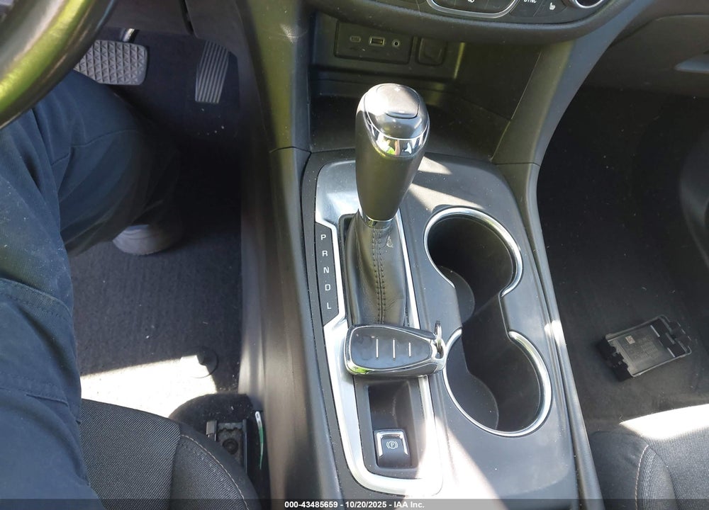 2019 CHEVROLET EQUINOX LT VIN: 3GNAXKEV2KS675173