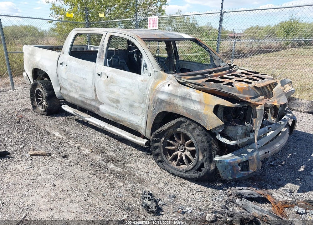2016 TOYOTA TUNDRA SR5 5.7L V8 VIN: 5TFEW5F11GX205135