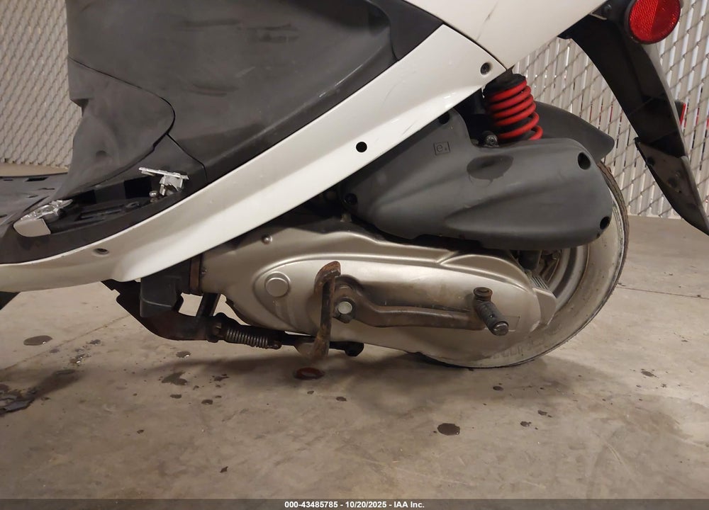 2009 GENUINE SCOOTER CO. BUDDY VIN: RFVPAC20491008903