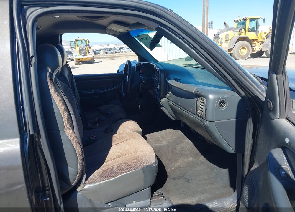2000 CHEVROLET SILVERADO 1500 VIN: 1GCEC14W0YZ207755