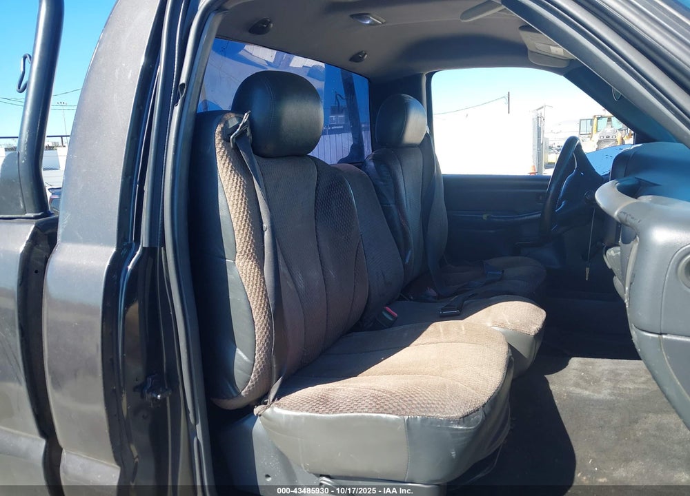2000 CHEVROLET SILVERADO 1500 VIN: 1GCEC14W0YZ207755