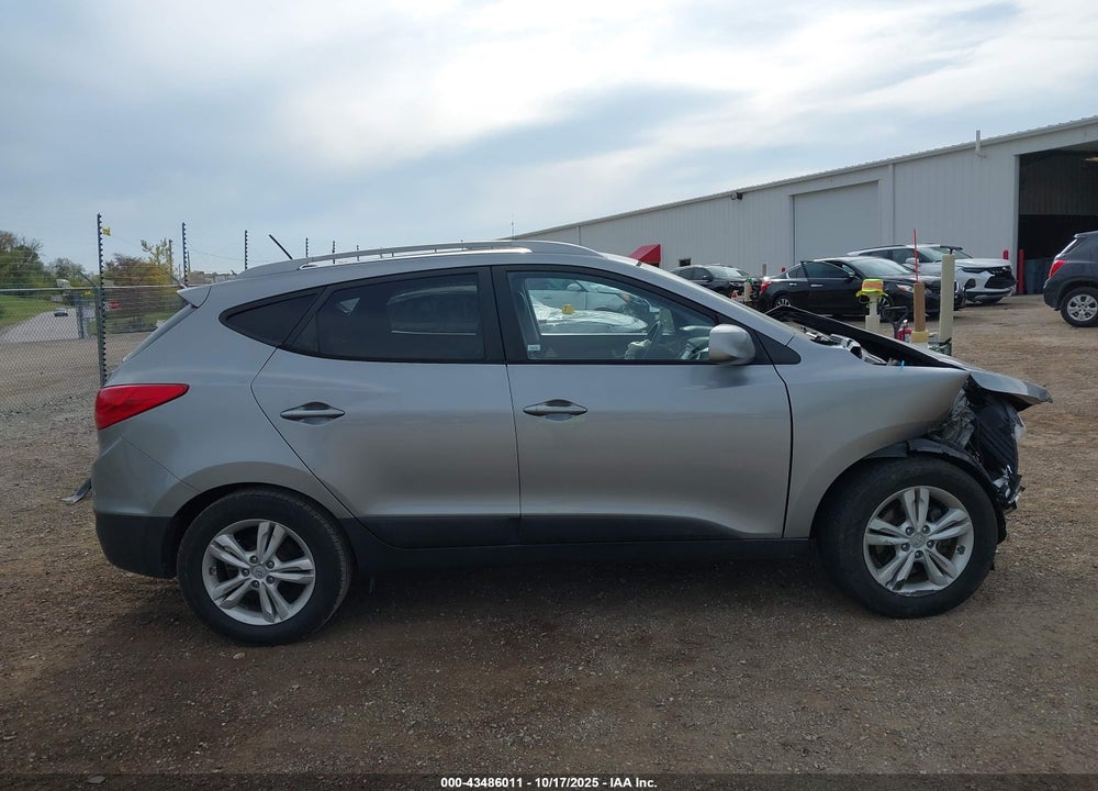 2011 HYUNDAI TUCSON GLS VIN: KM8JUCAC1BU170703