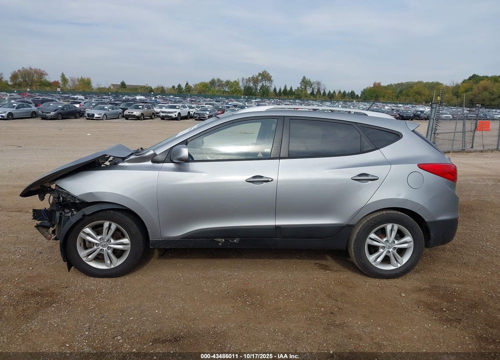 2011 HYUNDAI TUCSON GLS VIN: KM8JUCAC1BU170703
