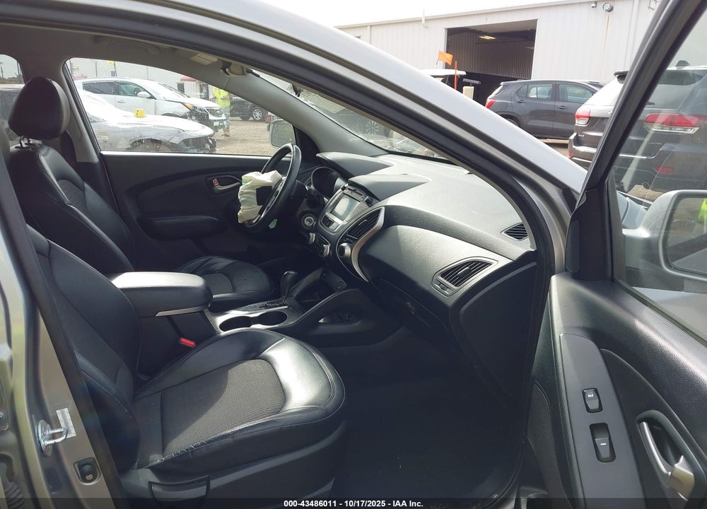 2011 HYUNDAI TUCSON GLS VIN: KM8JUCAC1BU170703