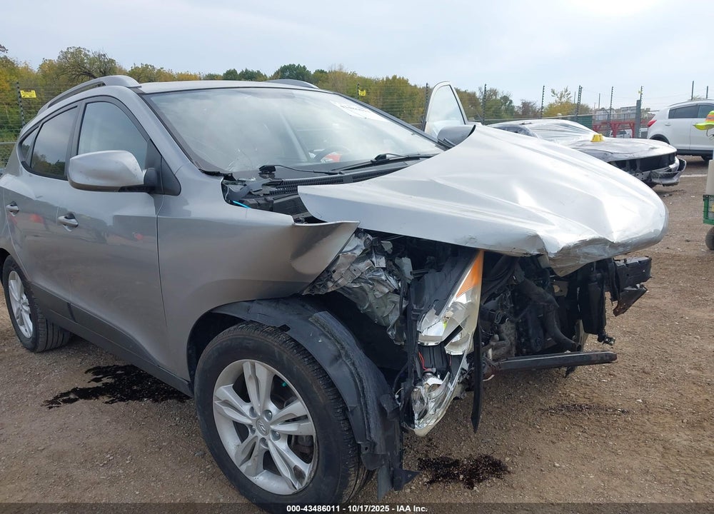 2011 HYUNDAI TUCSON GLS VIN: KM8JUCAC1BU170703