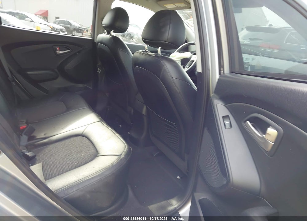 2011 HYUNDAI TUCSON GLS VIN: KM8JUCAC1BU170703