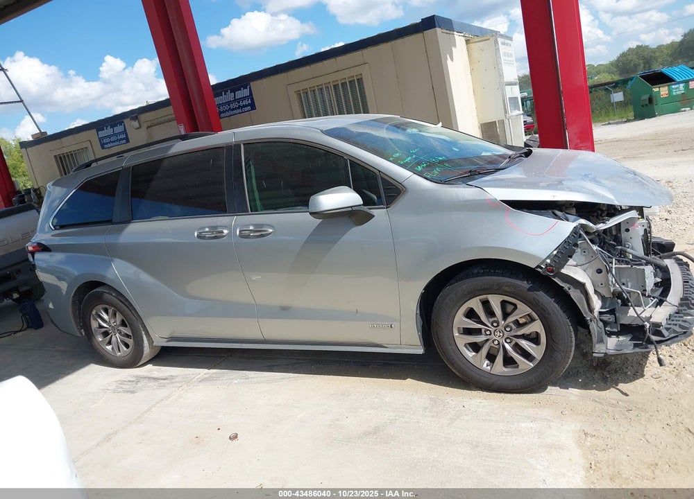 2021 TOYOTA SIENNA XLE VIN: 5TDYSKFC5MS007913