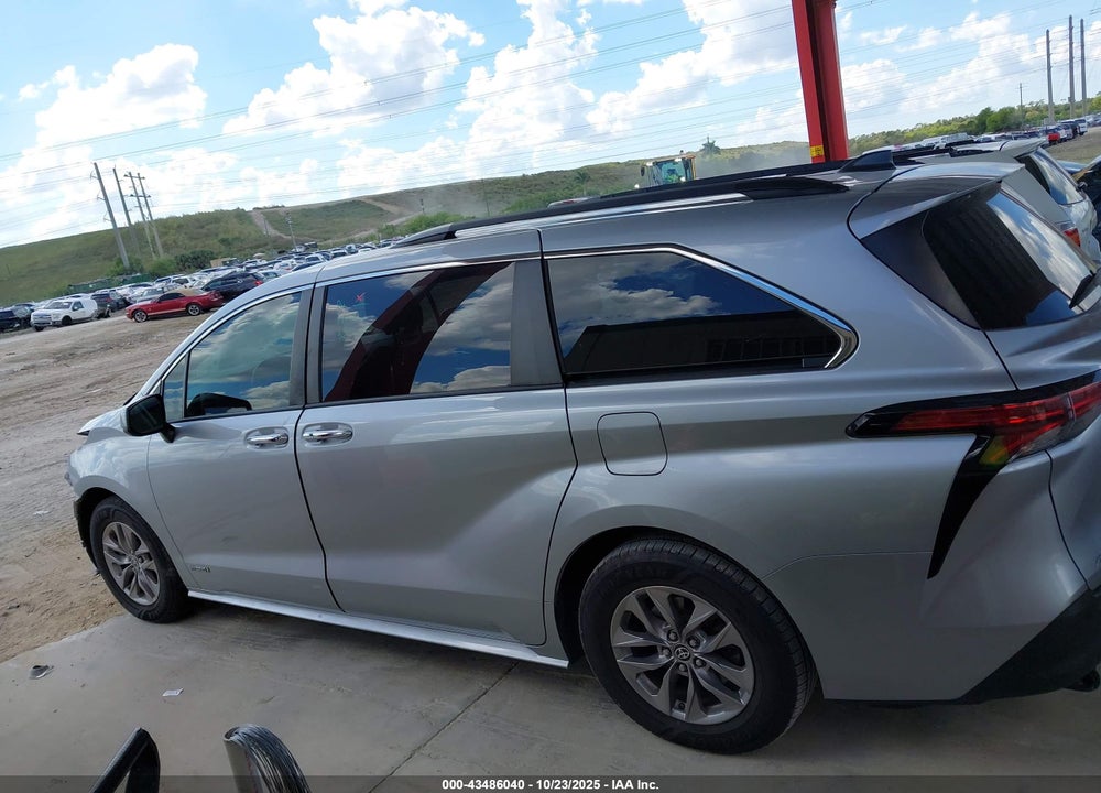 2021 TOYOTA SIENNA XLE VIN: 5TDYSKFC5MS007913