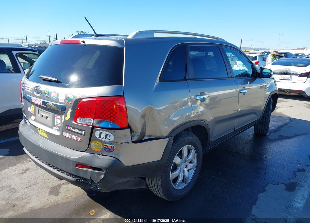 2011 KIA SORENTO VIN: 5XYKT4A21BG160733